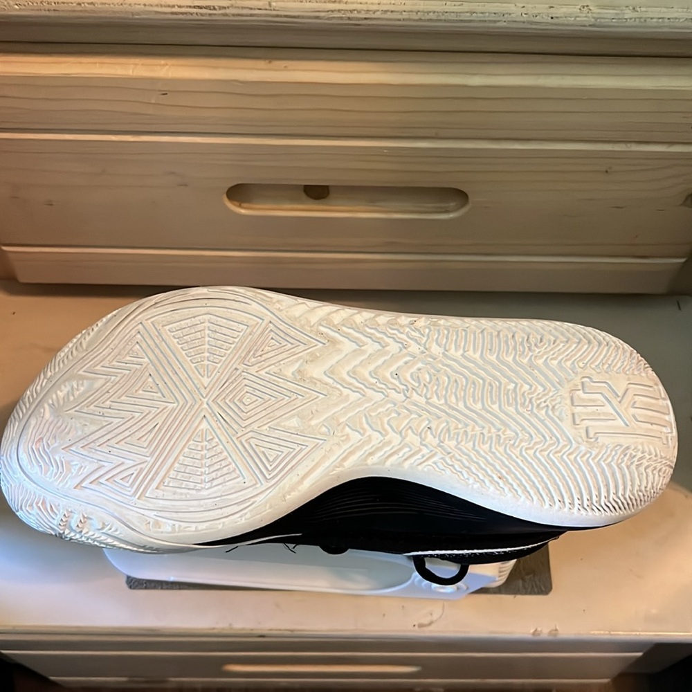 Nike Kyrie Flytrap 6 - image 2